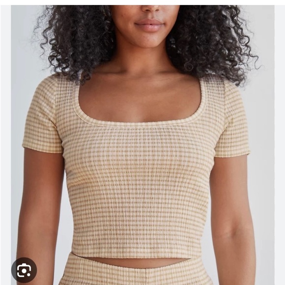 Aritzia tank top slight crop - Picture 1 of 6